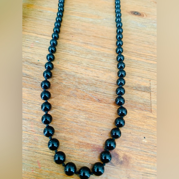 Black Beaded classic strand Necklace jewelry accessory - Picture 2 of 4